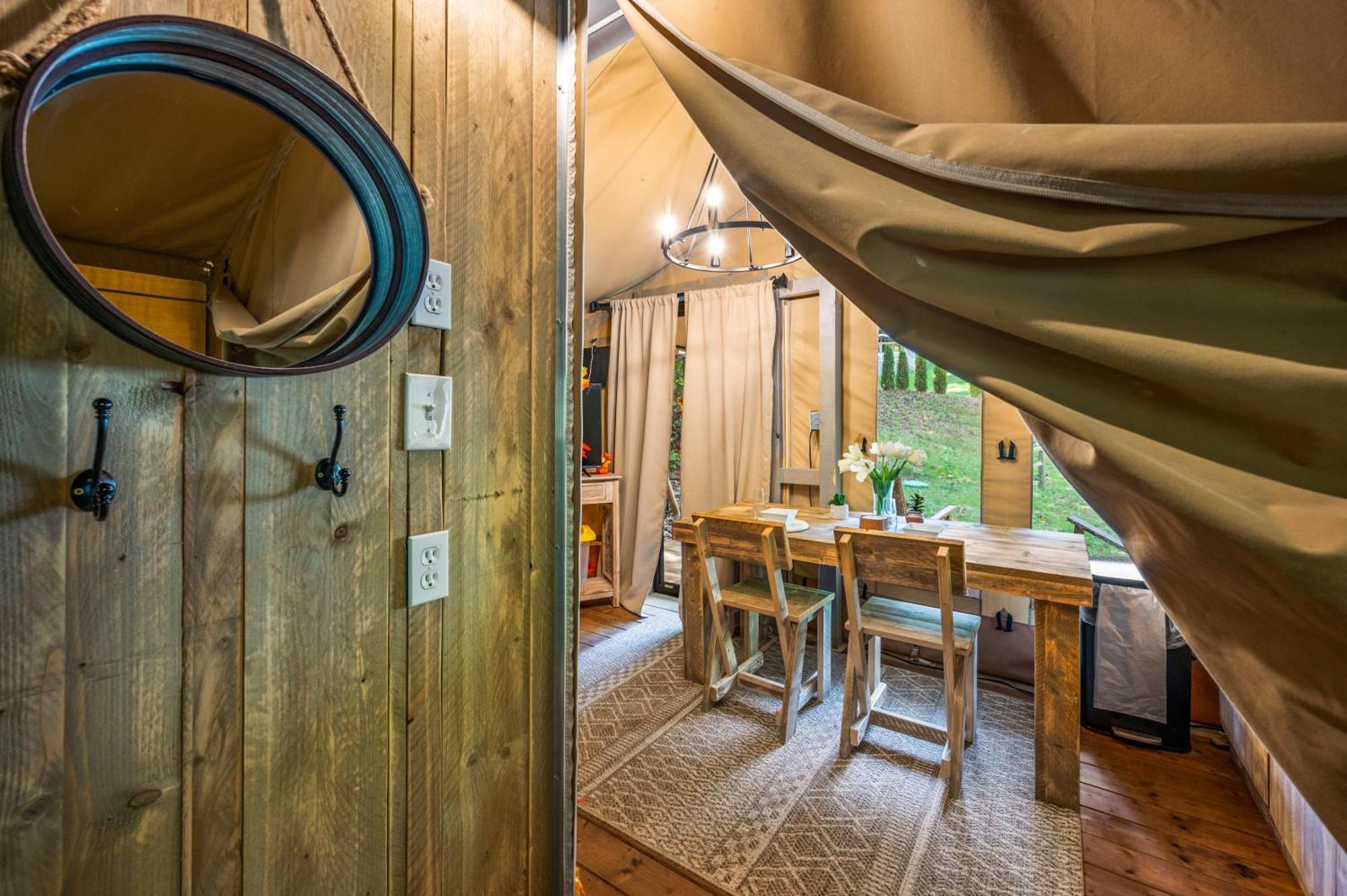 Firefly Season Glamping Hotel Sevierville Exterior photo