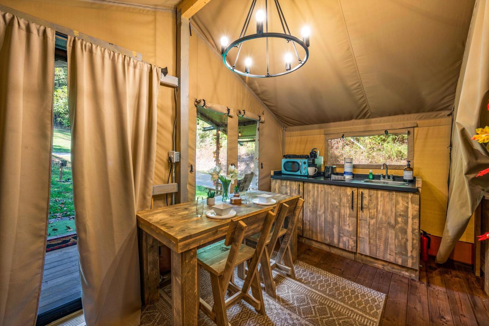 Firefly Season Glamping Hotel Sevierville Exterior photo